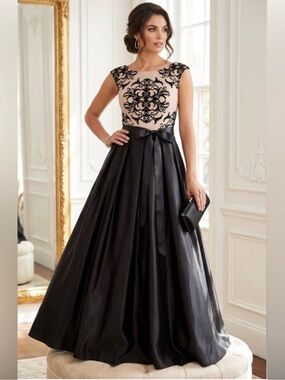 Betsy & Adam Cream and Black Tie Front formal Gown